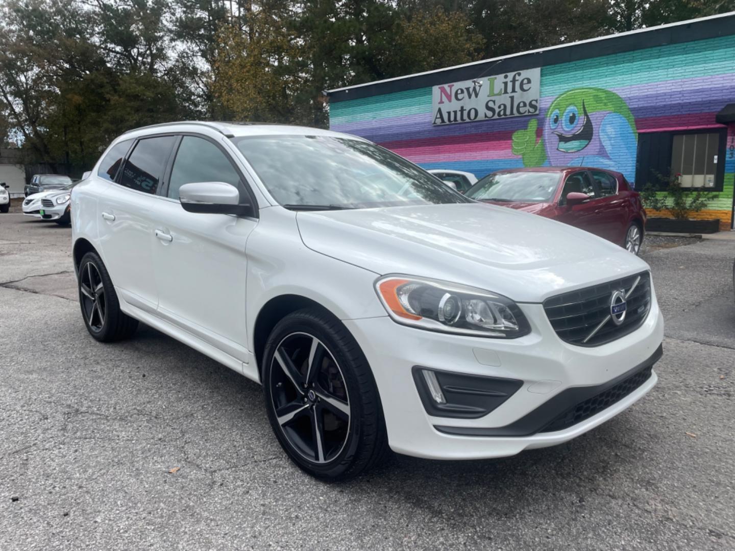 2015 WHITE VOLVO XC60 T6 R-DESIGN PREMIER PLUS (YV4902RG6F2) with an 3.0L engine, Automatic transmission, located at 5103 Dorchester Rd., Charleston, SC, 29418-5607, (843) 767-1122, 36.245171, -115.228050 - Photo#0